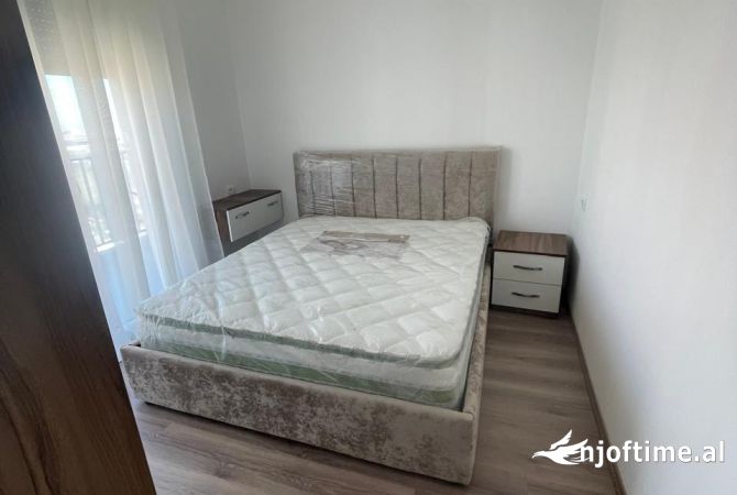 Shtepi ne shitje Apartament ne Tirane, 1+1, Mobilimi E mobiluar, Pagesa 100,000  Euro.