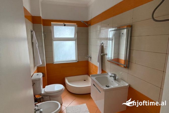 Shtepi ne shitje Apartament ne Tirane, 2+1, Mobilimi E mobiluar, Pagesa 138,000  Euro.