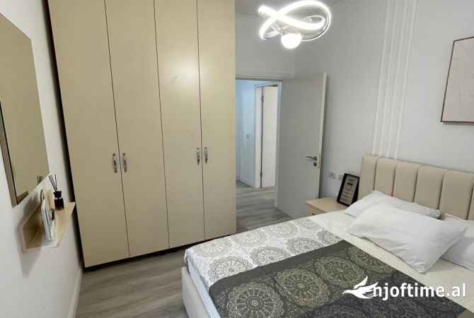 Shtepi ne shitje Apartament ne Tirane, 2+1, Mobilimi E mobiluar, Pagesa 138,000  Euro.