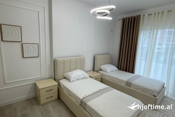 Shtepi ne shitje Apartament ne Tirane, 2+1, Mobilimi E mobiluar, Pagesa 138,000  Euro.