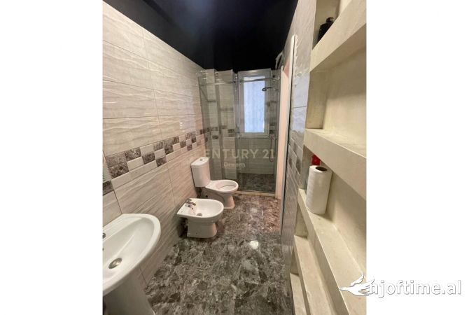 Shtepi ne shitje Apartament ne Tirane, 2+1, Mobilimi E mobiluar, Pagesa 185,000  Euro.