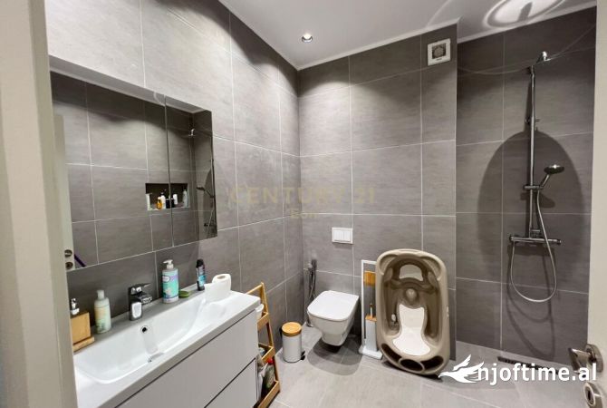 Shtepi ne shitje Apartament ne Durres, 2+1, Mobilimi E mobiluar, Pagesa 230,000  Euro.