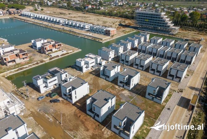 Shtepi ne shitje Vila Luksoze ne Durres, 4+1, Mobilimi Bosh, pa mobiluar, Pagesa 765,000  Euro.