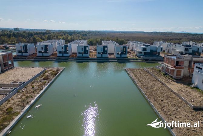 Shtepi ne shitje Vila Luksoze ne Durres, 4+1, Mobilimi Bosh, pa mobiluar, Pagesa 765,000  Euro.