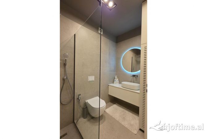 Shtepi ne shitje Apartament ne Tirane, 2+1, Mobilimi E mobiluar, Pagesa 390,000  Euro.