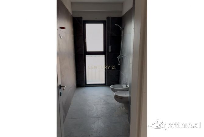Shtepi ne shitje Apartament ne Tirane, 2+1, Mobilimi Bosh, pa mobiluar, Pagesa 170,300  Euro.
