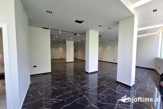Ambient biznesi me qera 3+1 ne Tirane - 1,200 Euro