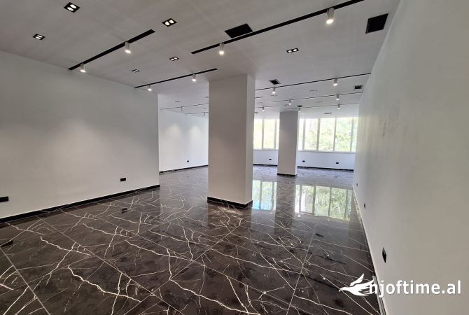 Ambjent komercial per qira ne Don Bosko,1200Euro/muaj (bruto)