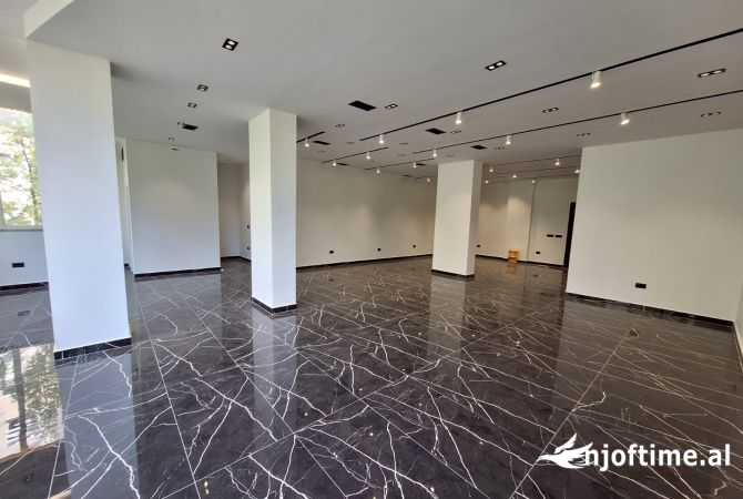 Ambient biznesi me qera 3+1 ne Tirane - 1,200 Euro