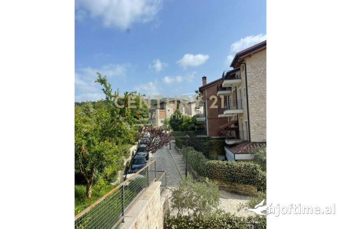 Shtepi ne shitje Apartament ne Tirane, 2+1, Mobilimi E mobiluar, Pagesa 250,000  Euro.