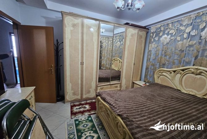 Shtepi ne shitje Apartament ne Tirane, 2+1, Mobilimi E mobiluar, Pagesa 215,000  Euro.