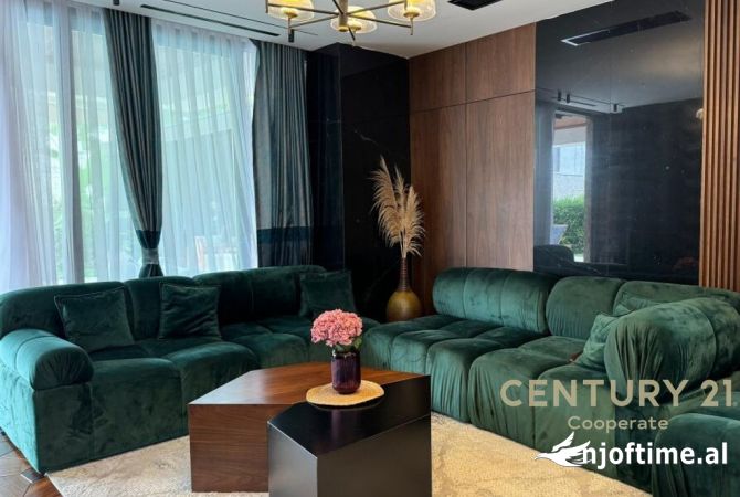 Shtepi ne shitje Vila Luksoze ne Durres, 4+1, Mobilimi E mobiluar, Pagesa 1,300,000  Euro.