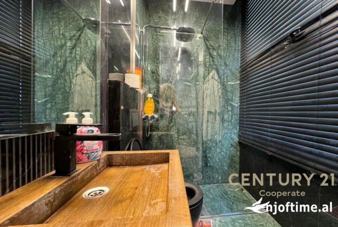 Shtepi ne shitje Vila Luksoze ne Durres, 4+1, Mobilimi E mobiluar, Pagesa 1,300,000  Euro.