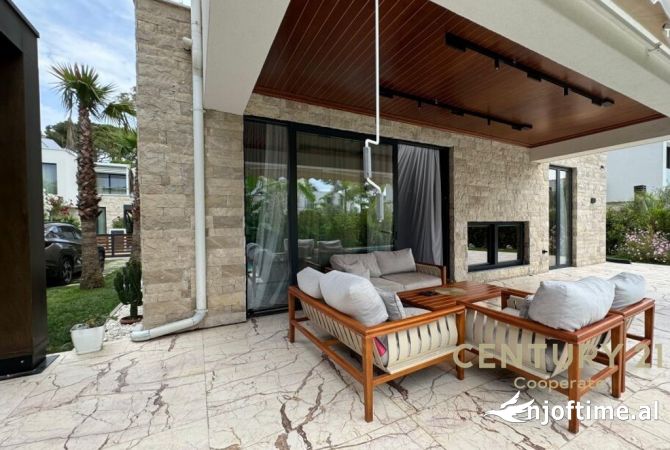 Shtepi ne shitje Vila Luksoze ne Durres, 4+1, Mobilimi E mobiluar, Pagesa 1,300,000  Euro.