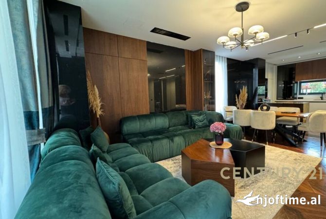 Shtepi ne shitje Vila Luksoze ne Durres, 4+1, Mobilimi E mobiluar, Pagesa 1,300,000  Euro.