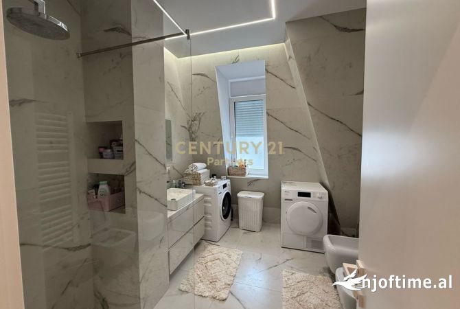 Shtepi me qera Apartament ne Tirane, 3+1, Mobilimi E mobiluar, Pagesa 1,600  Euro.