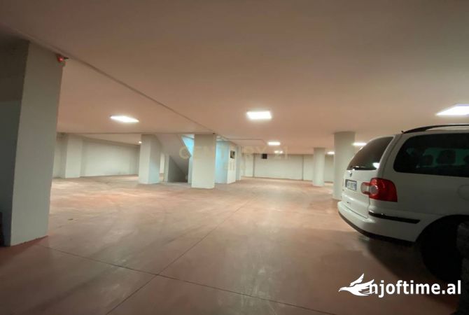 Ambient biznesi ne shitje 4+1 ne Tirane - 270,000 Euro