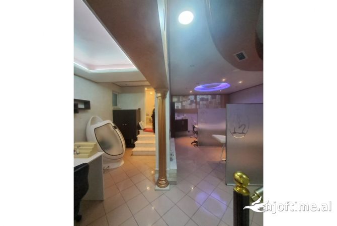 Ambient biznesi me qera 3+1 ne Tirane - 1,300 Euro