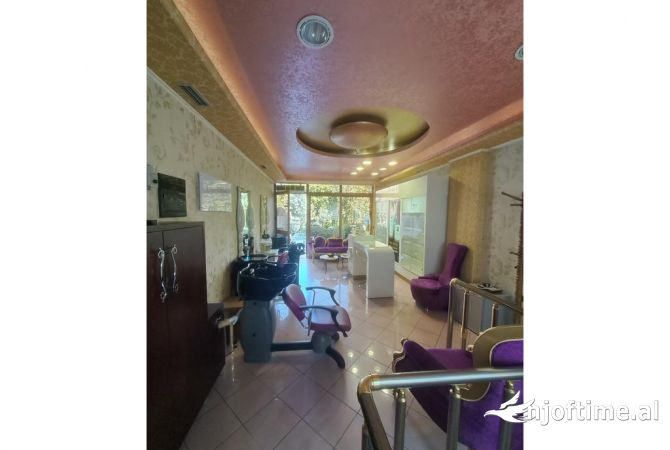 Ambient biznesi me qera 3+1 ne Tirane - 1,300 Euro