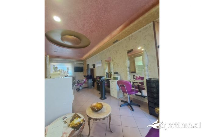 Ambient biznesi me qera 3+1 ne Tirane - 1,300 Euro