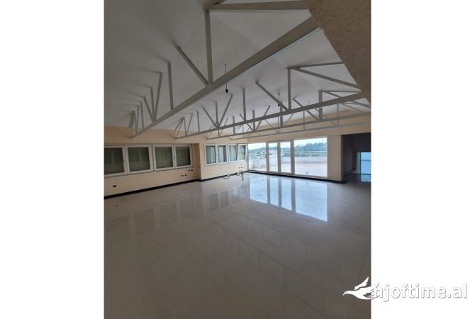 Ambiente Commerciale in Vendita 3+1 a Tirana - 700,000 Euro