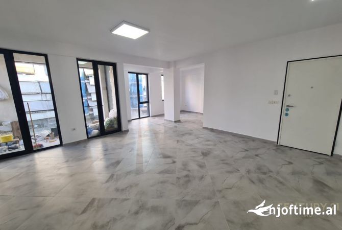 Ambient biznesi me qera 3+1 ne Tirane - 800 Euro