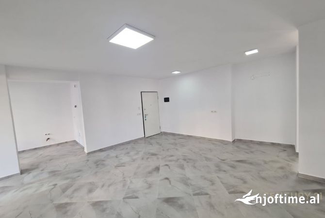 Ambient biznesi me qera 3+1 ne Tirane - 800 Euro