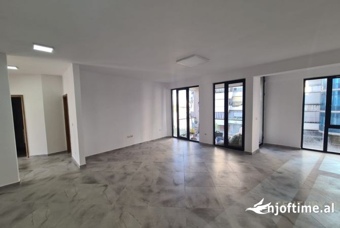 Ambient biznesi me qera 3+1 ne Tirane - 800 Euro