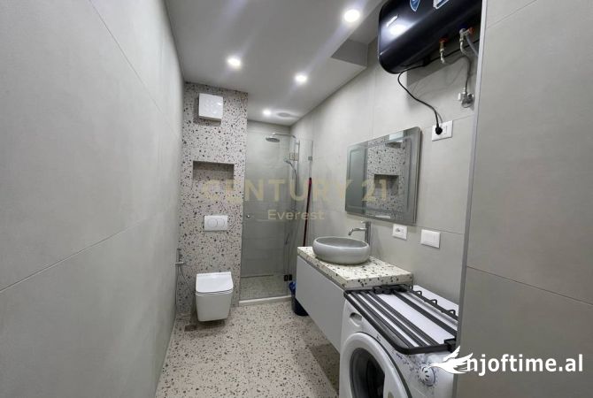 Shtepi me qera Apartament ne Tirane, 1+1, Mobilimi E mobiluar, Pagesa 1,000  Euro.
