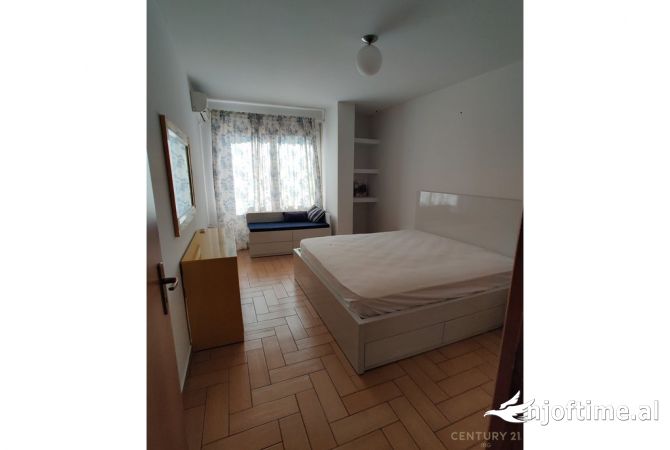 Shtepi me qera Apartament ne Tirane, 2+1, Mobilimi E mobiluar, Pagesa 1,000  Euro.