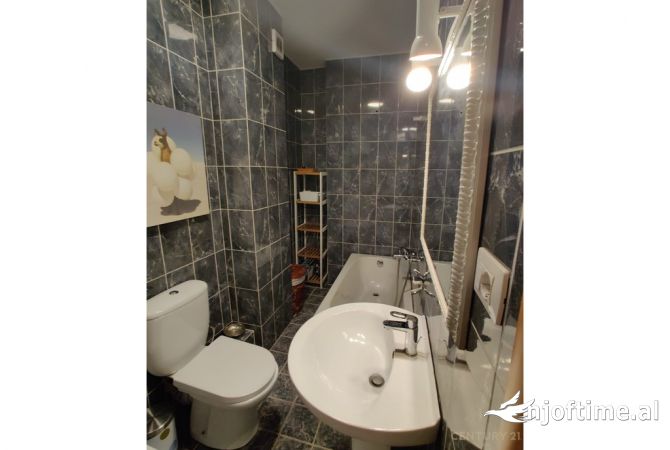 Shtepi me qera Apartament ne Tirane, 2+1, Mobilimi E mobiluar, Pagesa 1,000  Euro.