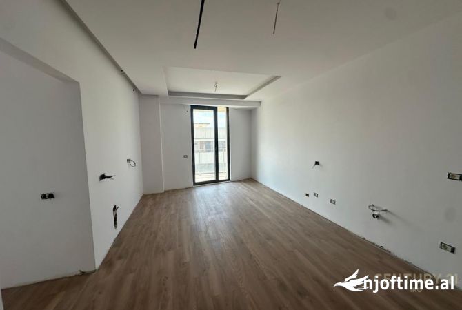 Apartment for sale in Tirana 3+1, Emty