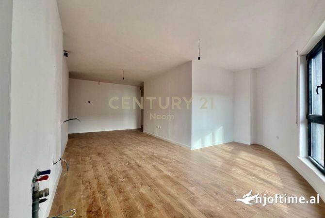 Shtepi ne shitje Apartament ne Tirane, 3+1, Mobilimi Bosh, pa mobiluar, Pagesa 300,000  Euro.