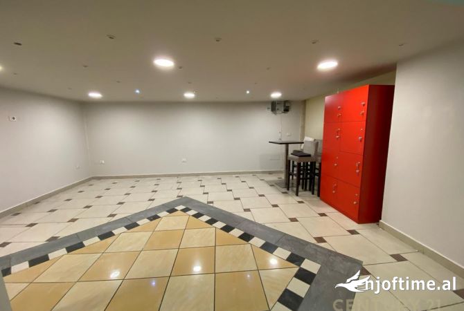 Ambient biznesi me qera 3+1 ne Tirane - 600 Euro