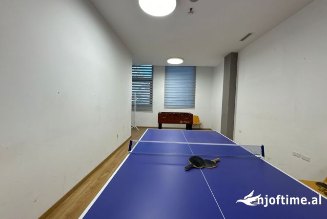 Jepet me qira hapesire moderne 384m2 per zyrat tuaja ne zonen e Tregut Elektrik - Ideal per biznese 