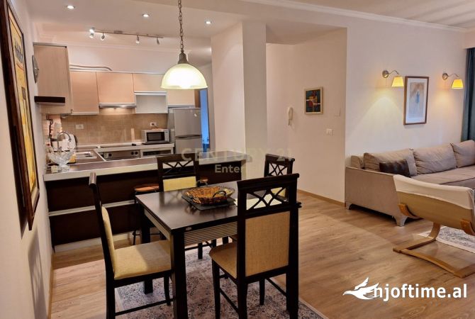 Shtepi me qera Apartament ne Tirane, 2+1, Mobilimi E mobiluar, Pagesa 900  Euro.