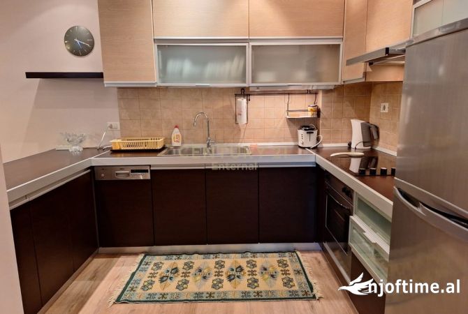 Shtepi me qera Apartament ne Tirane, 2+1, Mobilimi E mobiluar, Pagesa 900  Euro.