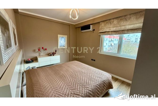 Shtepi me qera Apartament ne Tirane, 3+1, Mobilimi E mobiluar, Pagesa 1,300  Euro.