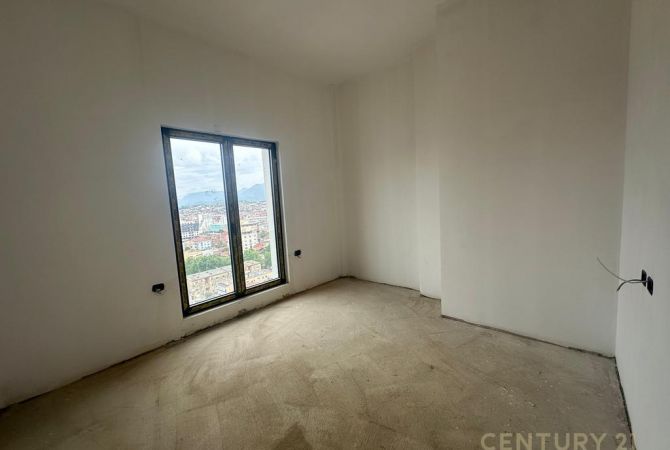 Shtepi ne shitje Penthose(kati i fundit panoramik) ne Tirane, 3+1, Mobilimi Bosh, pa mobiluar, Pagesa 420,000  Euro.