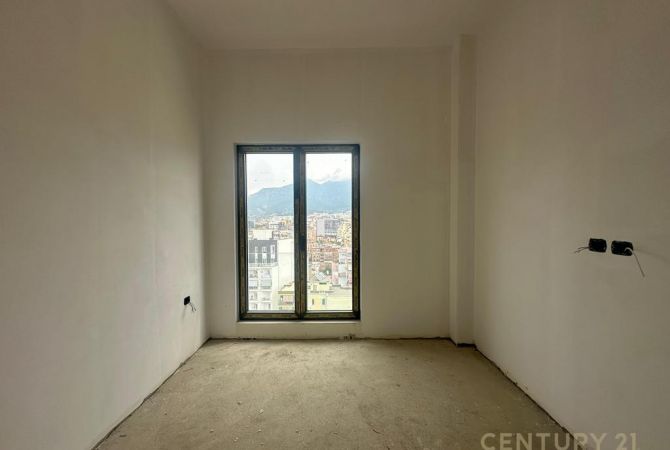 Shtepi ne shitje Penthose(kati i fundit panoramik) ne Tirane, 3+1, Mobilimi Bosh, pa mobiluar, Pagesa 420,000  Euro.