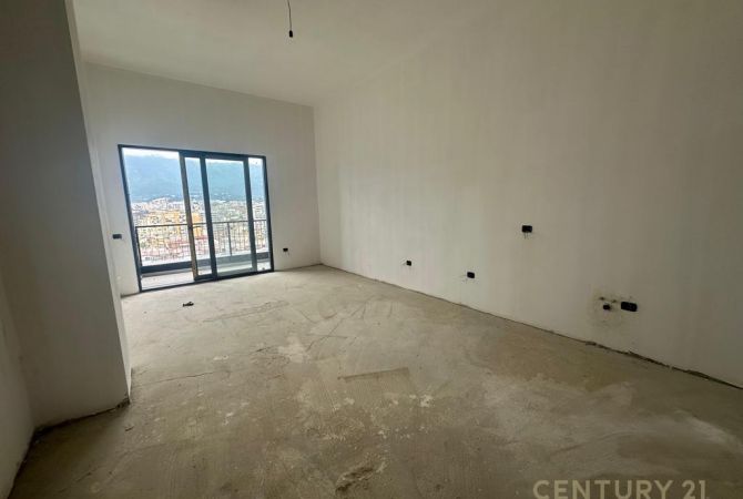 Shtepi ne shitje Penthose(kati i fundit panoramik) ne Tirane, 3+1, Mobilimi Bosh, pa mobiluar, Pagesa 420,000  Euro.