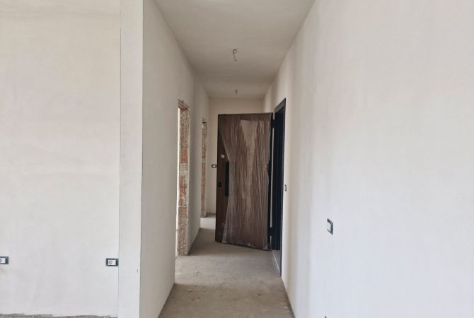 Shtepi ne shitje Apartament ne Tirane, 2+1, Mobilimi Bosh, pa mobiluar, Pagesa 210,000  Euro.