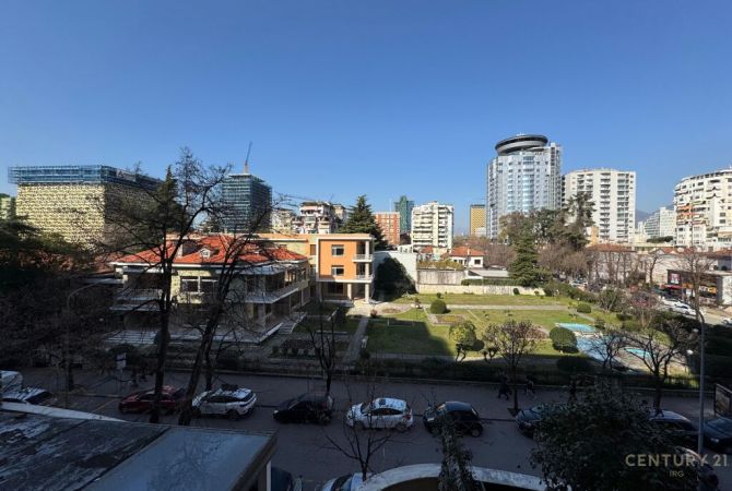 Ambient biznesi me qera 3+1 ne Tirane - 1,950 Euro