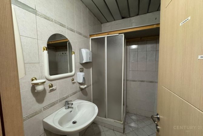 Ambient/Zyra 214m2 per qira te ish-Blloku!