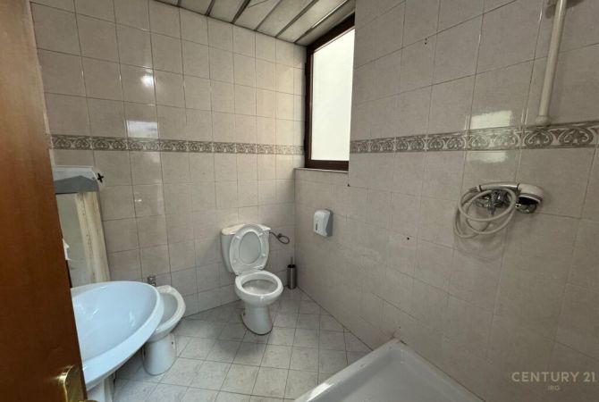 Ambient/Zyra 214m2 per qira te ish-Blloku!