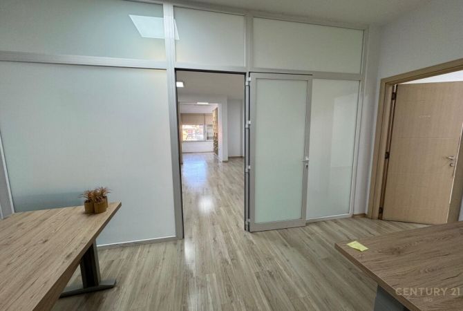 Ambient/Zyra 214m2 per qira te ish-Blloku!