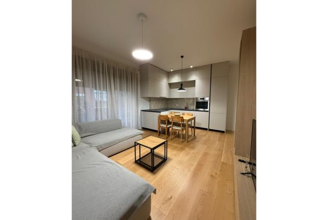 Shtepi me qera 2+1 ne Tirane - 1,200 Euro