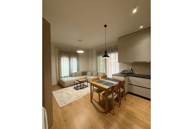Shtepi me qera 2+1 ne Tirane - 1,200 Euro