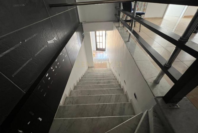 Ambient biznesi me qera 3+1 ne Tirane - 2,000 Euro