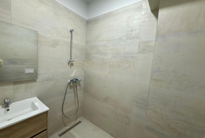 Shtepi ne shitje Apartament ne Tirane, 2+1, Mobilimi E mobiluar, Pagesa 225,000  Euro.